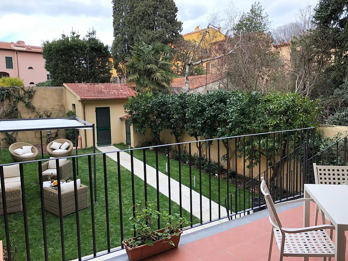 Palazzo Cini Luxury Rooms In Pisa Bed & Breakfast